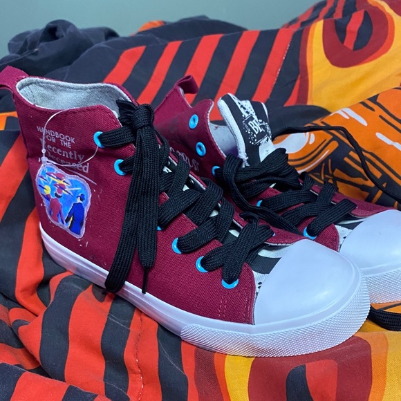 Hot Topic Maroon and Black Graphic High-Tops - Picture 1 of 5